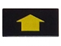 Fliese 1 x 2  schwarz mit breiten gelben Pfeil